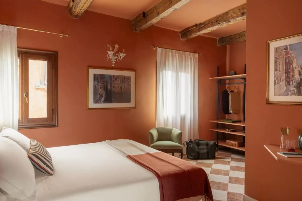 Superior Room with Canal View — Hotel Riva