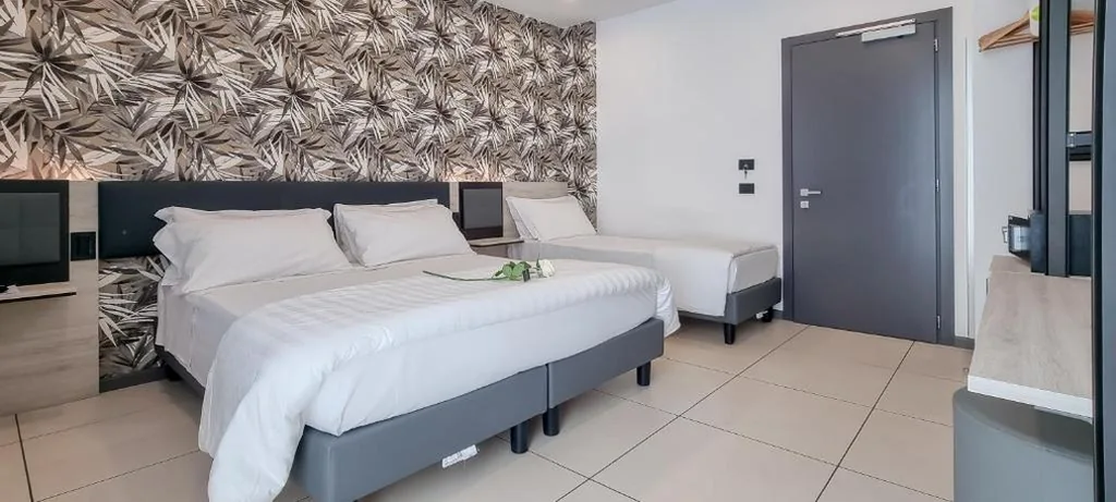 Superior Triple Room with Terrace and Kitchen Use — Hotel Benaco Garda ***S
