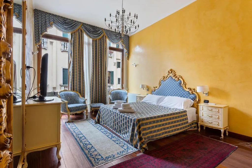 Top Venice Apartments and Rooms Ostreghe Bridge