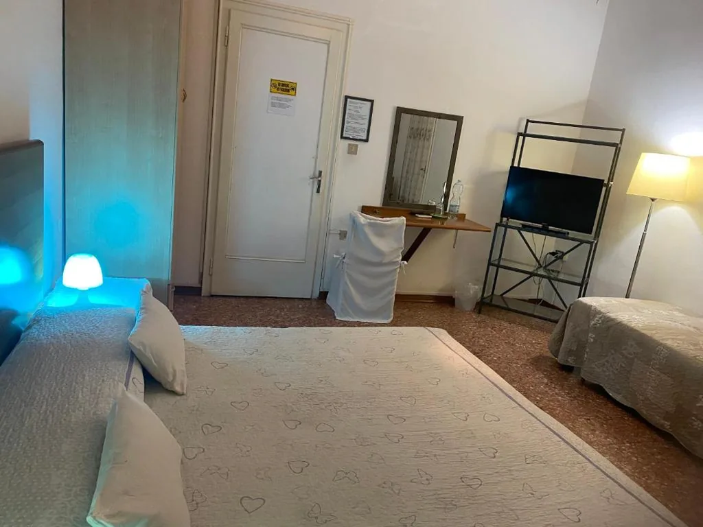Travellers Lodge Bed & Rooms