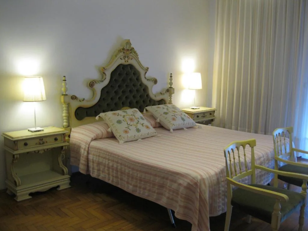 Tre Camere Comunicanti (6 Adulti) — International Hotel