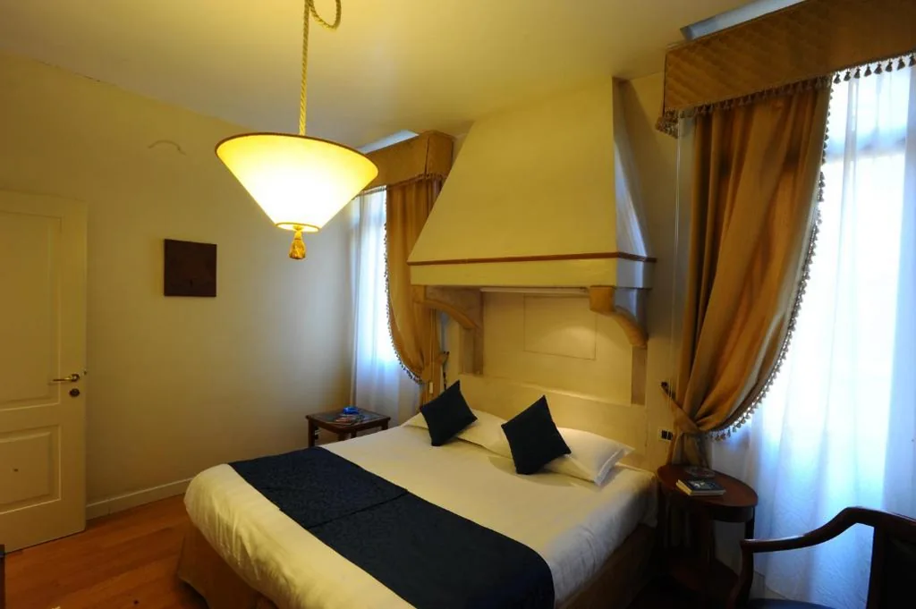 Two Connecting Double Rooms with 2 Bathrooms — Locanda del Ghetto