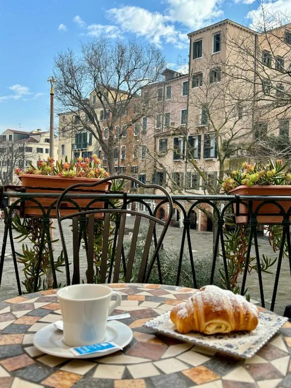 Two Connecting Double Rooms with Terrace and 2 Bathrooms — Locanda del Ghetto