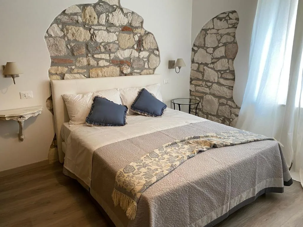 UNIQUE ROOMS