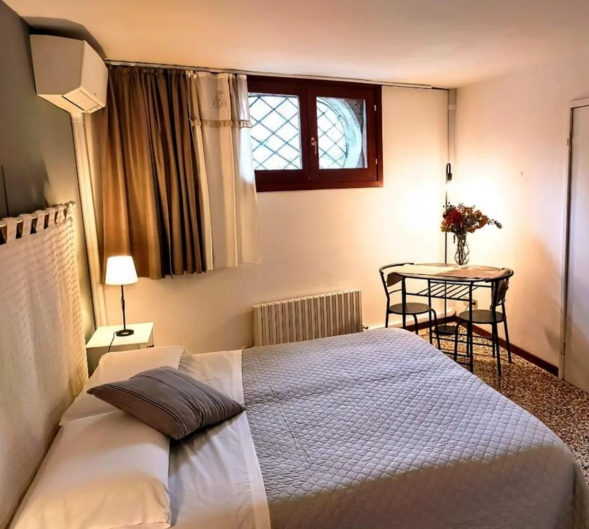 Venice and Venice Apartments – private rooms in shared apartment