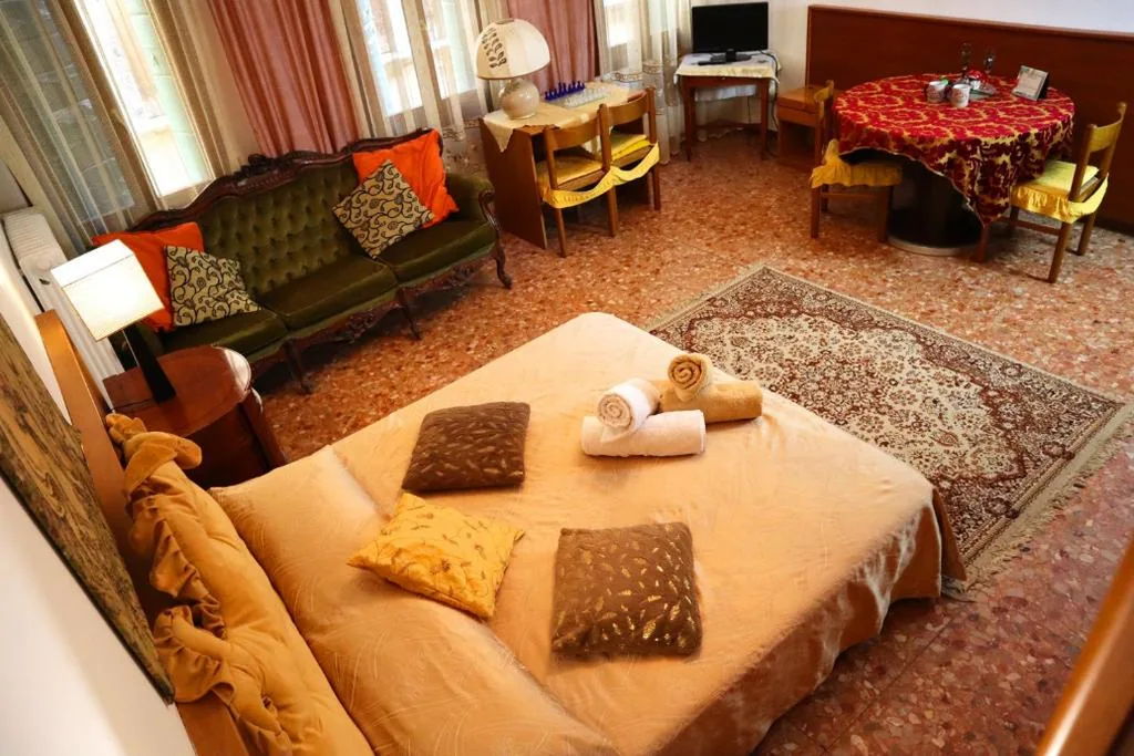 VENICE RAINBOW APARTMENT (RIALTO)