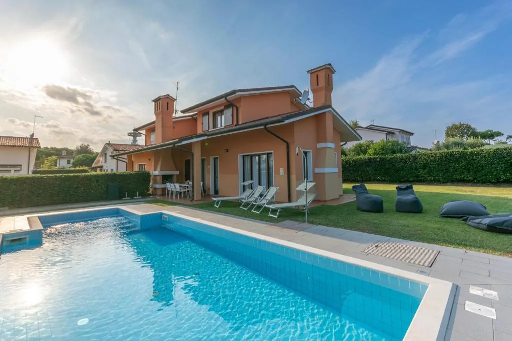 Villa with Private Pool — Isola di Albarella