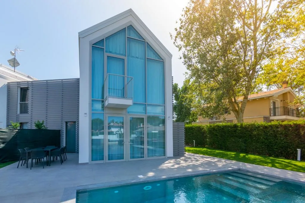 Luxury Three-Bedroom Villa with Private Pool — Isola di Albarella