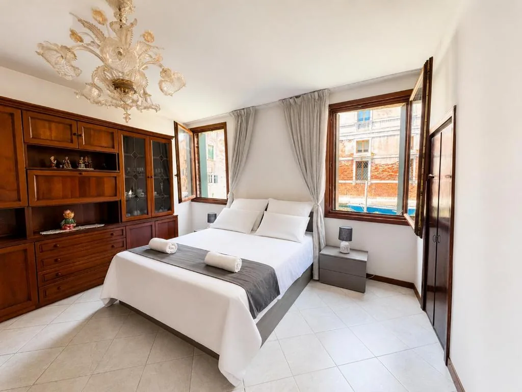 Zen Accommodations Canal view