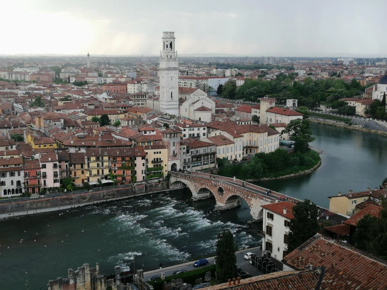 Veduta di Verona dal colle San Pietro con Ponte Pietra