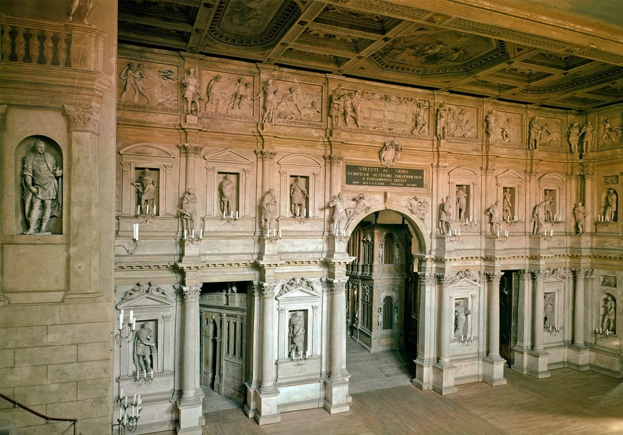 La scena fissa del Teatro Olimpico di Palladio a Vicenza