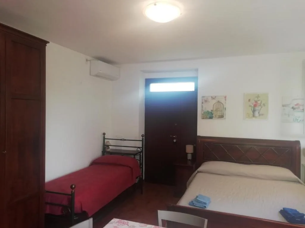VILLA GIULIANA stanze con bagno interno in Villa a 350 mt spiaggia libera Lido delle Sirene