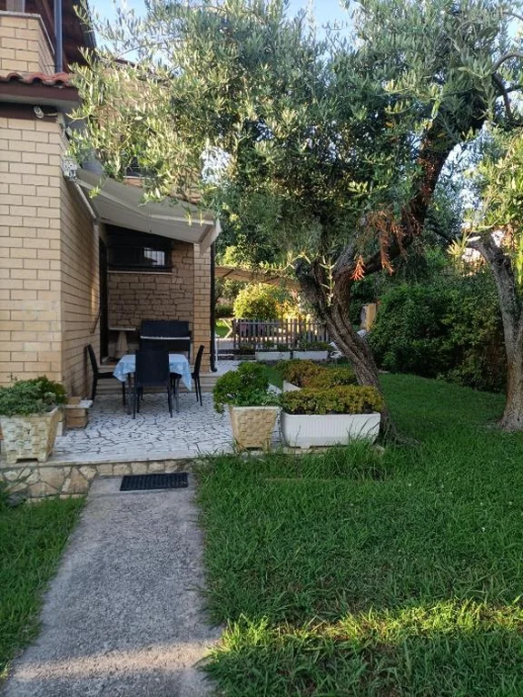 VILLA GIULIANA stanze con bagno interno in Villa a 350 mt spiaggia libera Lido delle Sirene — foto 5