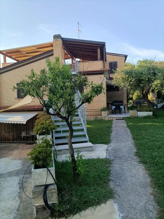 VILLA GIULIANA stanze con bagno interno in Villa a 350 mt spiaggia libera Lido delle Sirene — foto 8