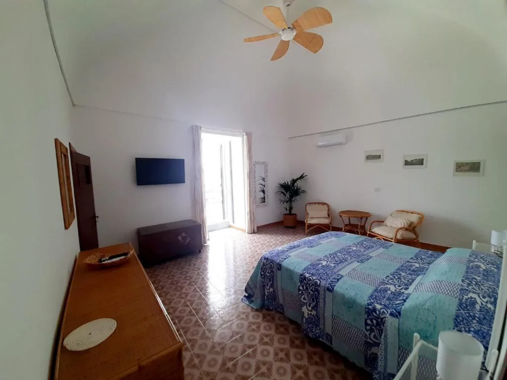 VisitPonza – Le Naiadi