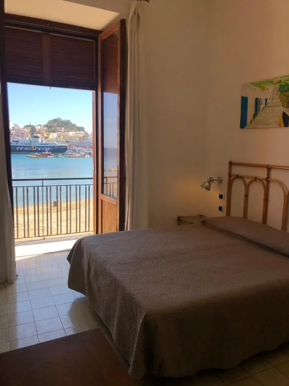 VisitPonza – Le Stanze Sulla Spiaggia