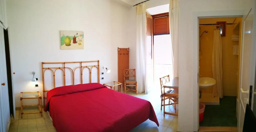 VisitPonza – Le Stanze Sulla Spiaggia