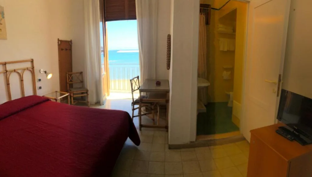 VisitPonza – Le Stanze Sulla Spiaggia — foto 4