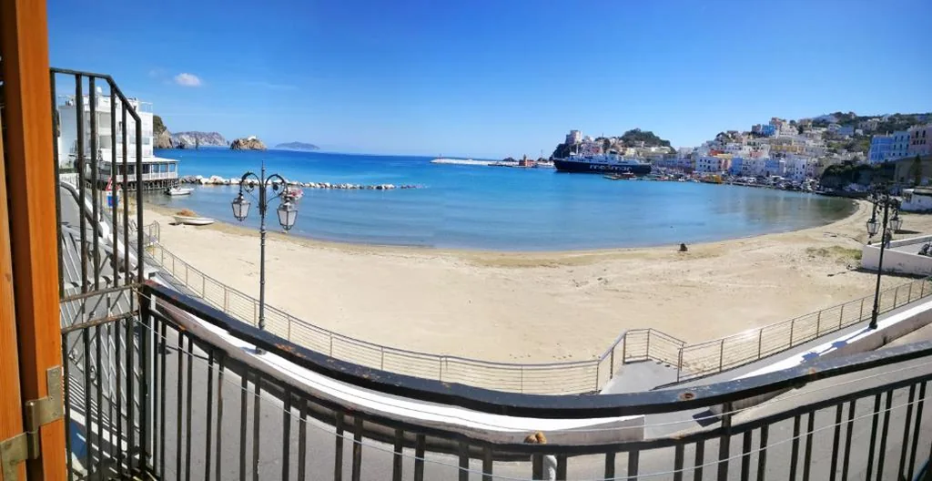 VisitPonza – Le Stanze Sulla Spiaggia — foto 8