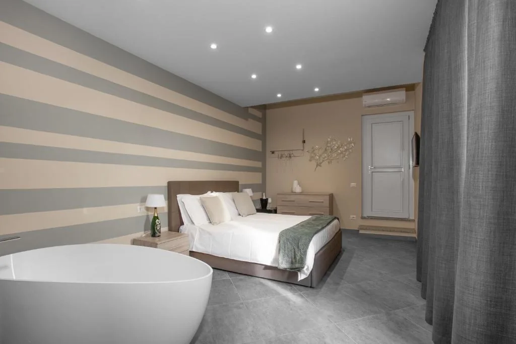 VIVERONE LAKE ROOMS