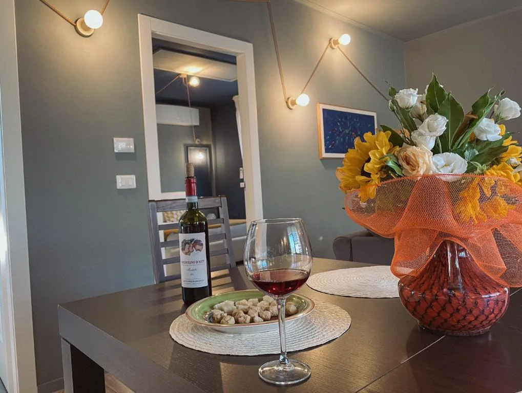 WellHome Asti Premium Apartments with Private Terrace & Garden — foto 8