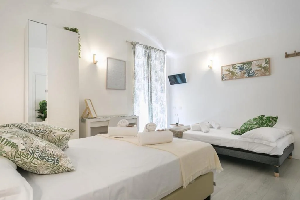 White Candia Guesthouse